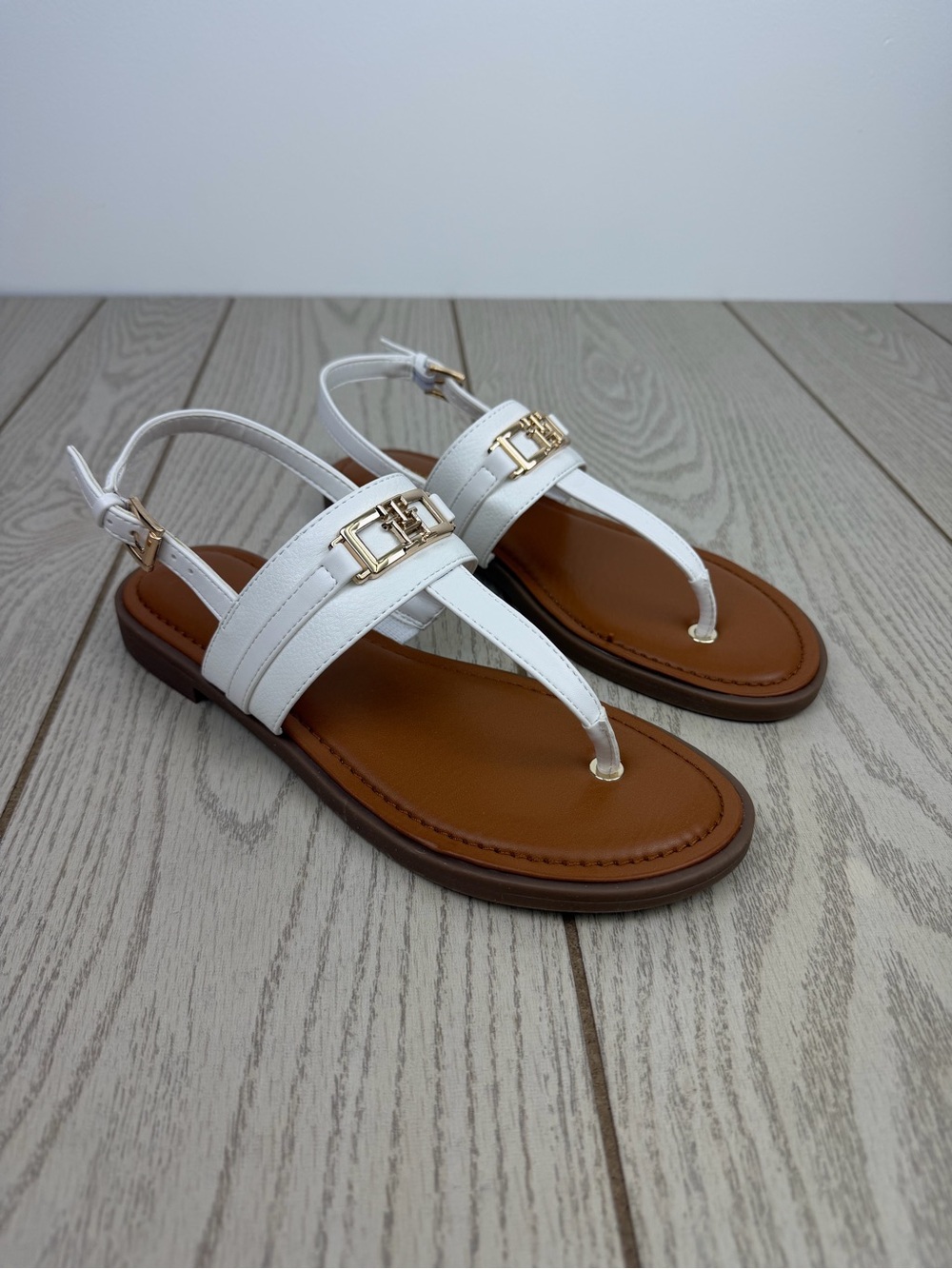 Tommy Hilfiger Women's Carree T-Strap Monogram Logo Flat Sandals 8M White $69